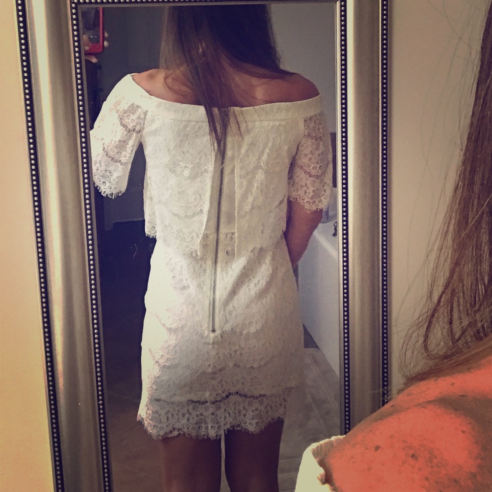 White lace dress 🕊